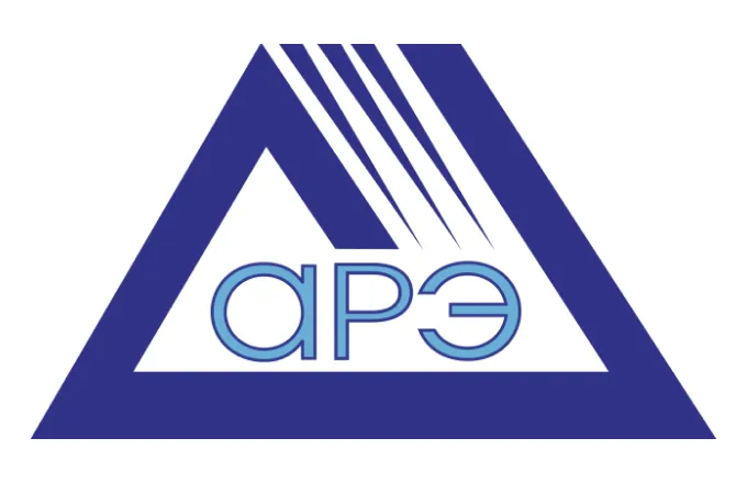 Логотип АРЭ в виде синего треугольника с надписью